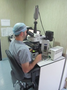 عملية التشخيص الوراثي للجنين قبل انغراسه برحم الأم باستخدام المجهر الفلورسيني